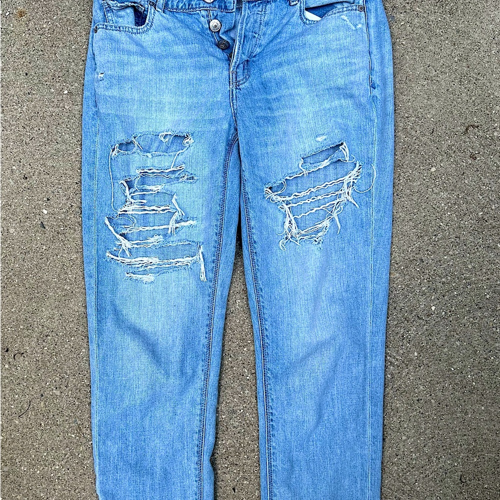 American Eagle ripped baggy jeans
